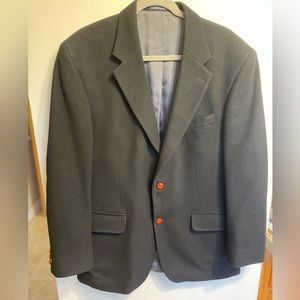 Classic black wool/cashmere blend suit coat w leather buttons. Sz 43 Reg.